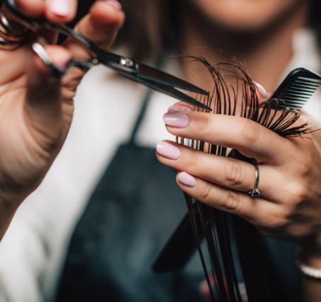 Hair stylist at work — review imagery